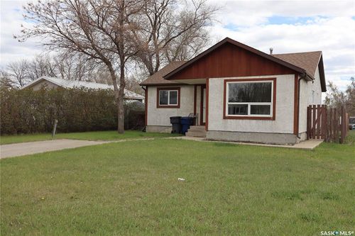225 Westview Dr, Coronach, SK, S0H0Z0 | Card Image