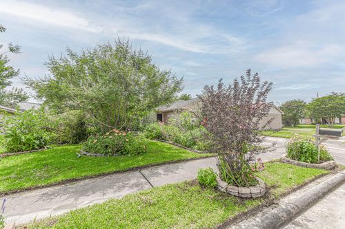 3627 Cheaney Dr, Houston, TX, 77066-4835 | Card Image