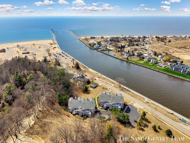 UNIT-21 - 810 S Harbor Dr, Condo with 3 bedrooms, 3 bathrooms and null parking in Grand Haven MI | Image 53