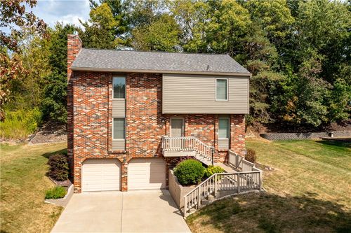 79 Fawnvue Dr, Mc Kees Rocks, PA, 15136-1071 | Card Image