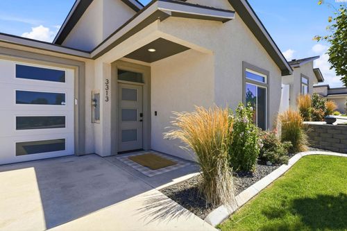 3313 S Nelson Pl, Kennewick, WA, 99338-5621 | Card Image