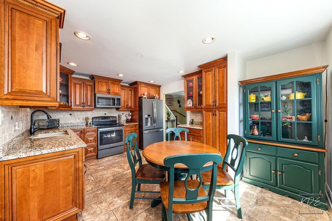 9236 Pembroke Ln, House other with 4 bedrooms, 3 bathrooms and 2 parking in Bridgeview IL | Image 8