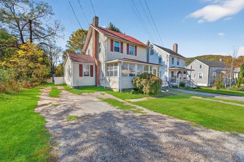 17 Fishkill Hook Rd, Hopewell Junction, NY, 12533-6416 | Card Image