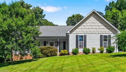14 Shanda Ct, Thomasville, NC, 27360-8916 | Card Image