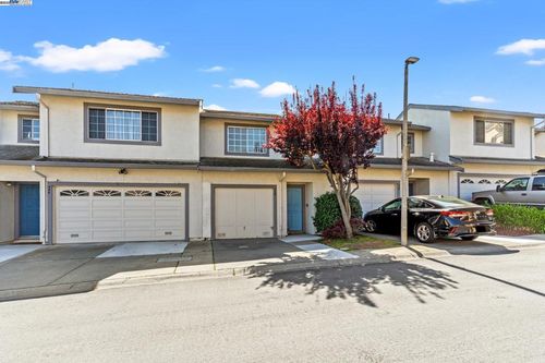 446 Bayview Cir, San Francisco, CA, 94124-2279 | Card Image