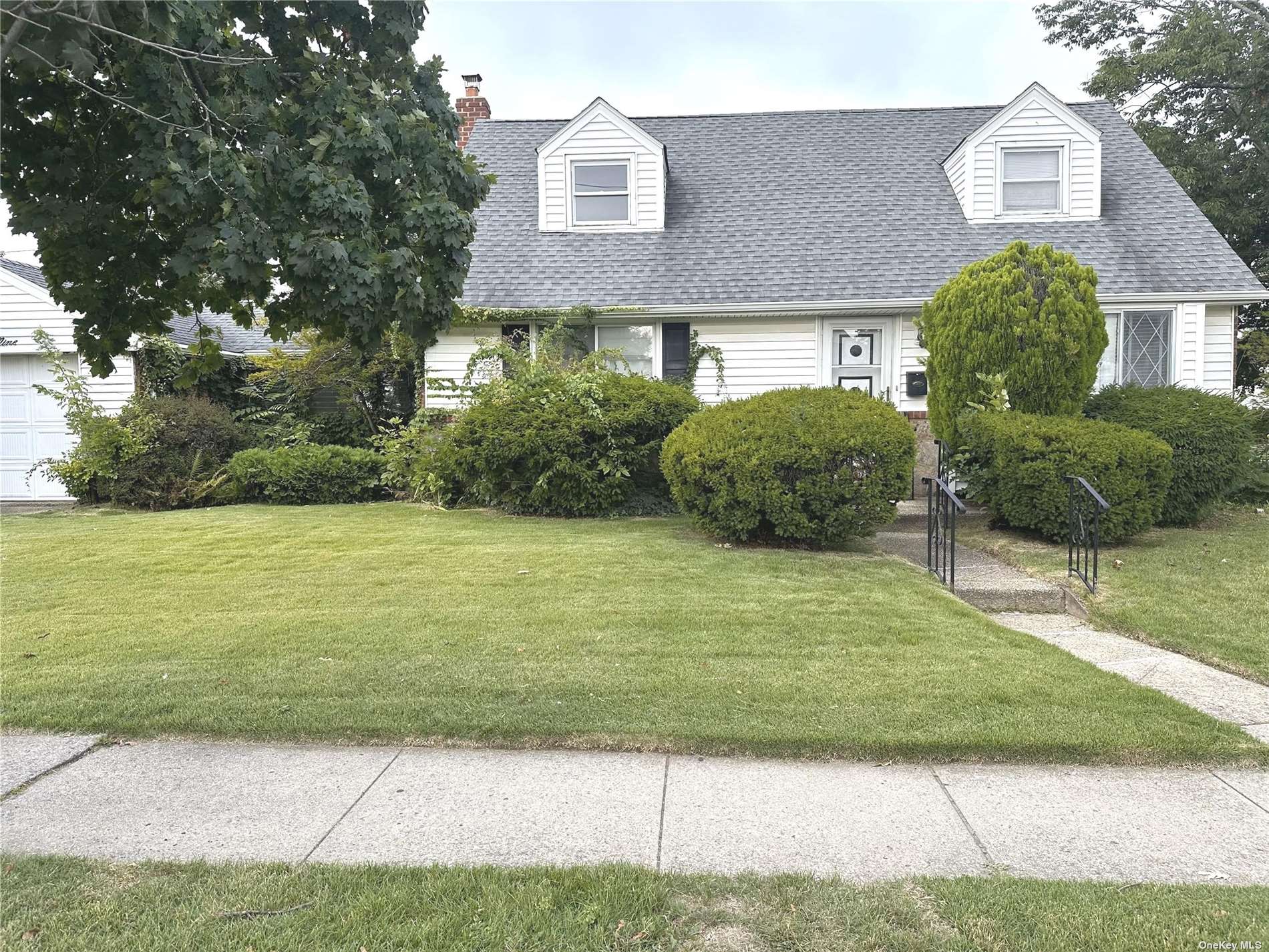 Herricks Rd, New Hyde Park, NY 11040