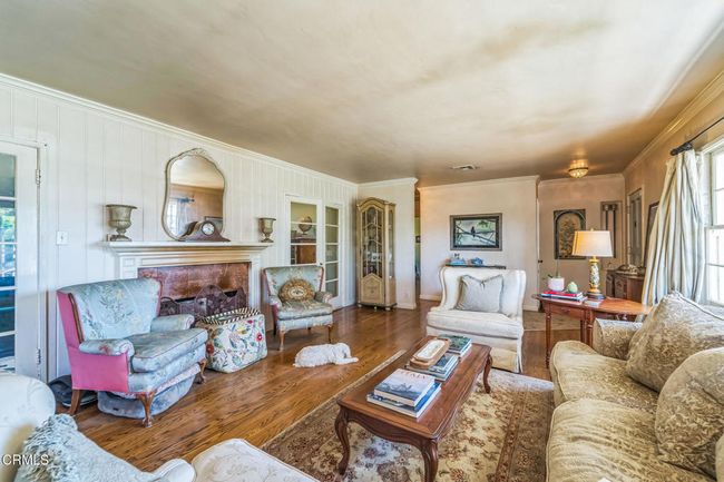living room 4 | Image 8