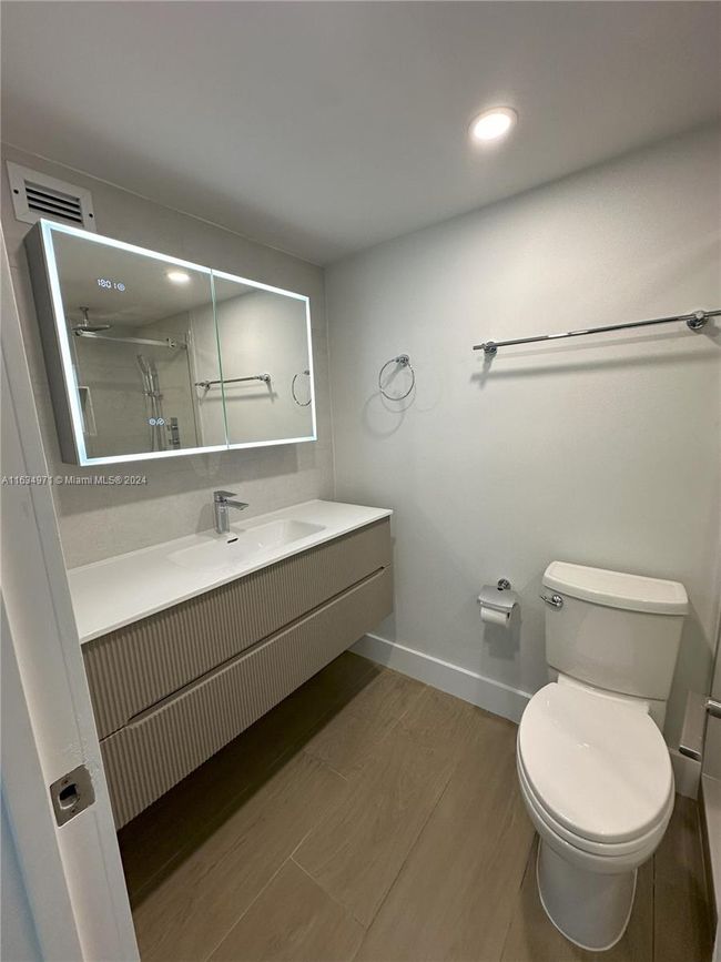 APT-1204 - 2655 Collins Ave, Condo with 2 bedrooms, 2 bathrooms and null parking in Miami Beach FL | Image 9