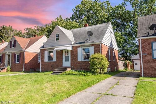 20514 Mountville Dr, Maple Heights, OH, 44137-2461 | Card Image