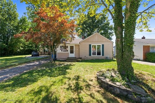 1008 E 332nd St, Eastlake, OH, 44095-2816 | Card Image