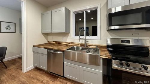 534 New Paltz Rd, Highland, NY, 12528-2518 | Card Image