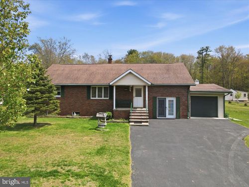 1045 Forest St, LEHIGHTON, PA, 18235-8868 | Card Image