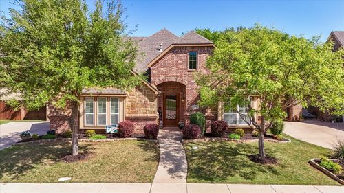 2711 Stonebriar Ct, Arlington, TX, 76001-7712 | Card Image