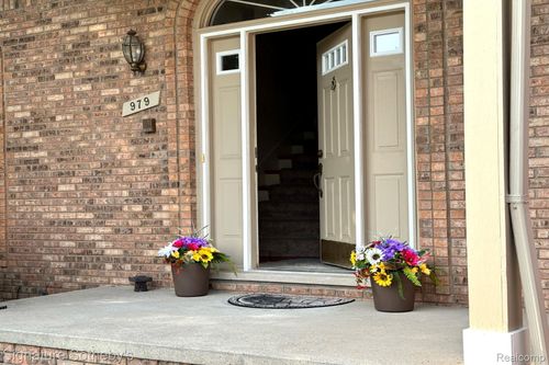 979 Emerson Dr, Troy, MI, 48084-1691 | Card Image