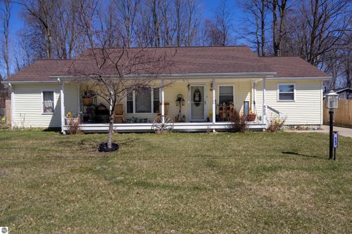 523 Orchard Ave, Clare, MI, 48617-9712 | Card Image