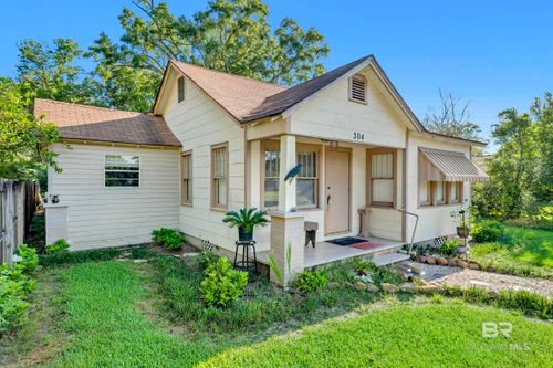 304 W Myrtle Ave, Foley, AL, 36535-1939 | Card Image