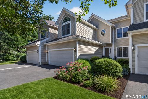 17 Regency Cir, Trumbull, CT, 06611-1391 | Card Image