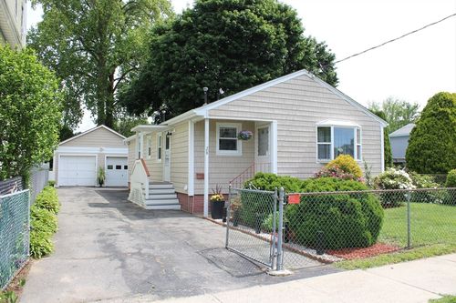 28 State St, Chicopee, MA, 01013-2130 | Card Image