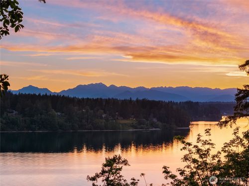 7733 Hansen Rd Ne, Bainbridge Island, WA, 98110-1614 | Card Image