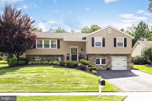 247 Belaire Dr, MOUNT LAUREL, NJ, 08054-2717 | Card Image