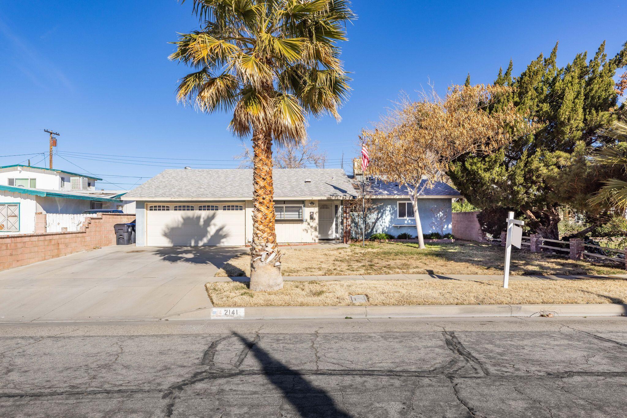 2141 E Ave Q2, For Sale in Palmdale Zoocasa
