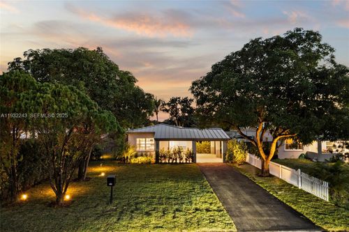 1880 Ne 180th St, North Miami Beach, FL, 33162-1521 | Card Image