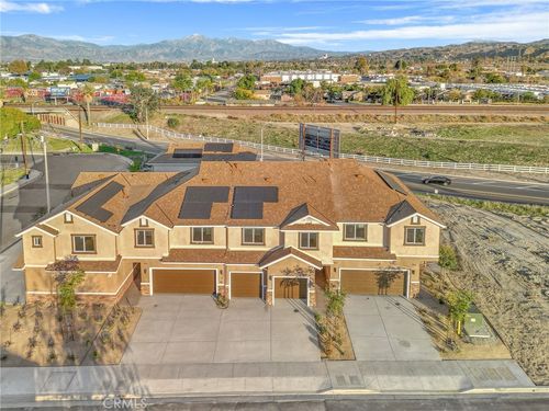 902 Hert St, Colton, CA, 92324 | Card Image