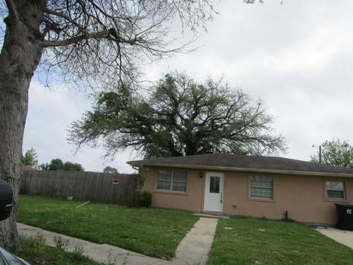 2405 Bobolink Dr, Saint Bernard, LA, 70085-5605 | Card Image