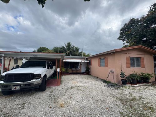 3651 Sw 40th Ave, West Park, FL, 33023-6221 | Card Image