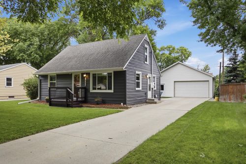 1005 20th St S, Fargo, ND, 58103-2935 | Card Image