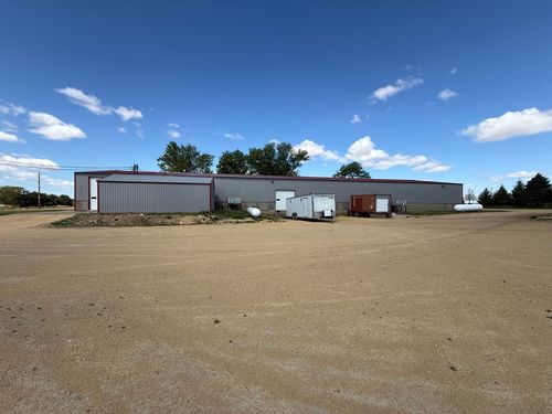 2417 260th Ave, De Witt, IA, 52742-9315 | Card Image