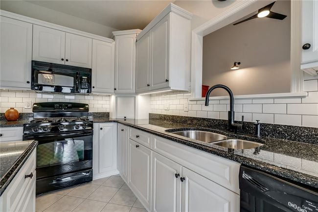 1119 Bay Hill Dr, Condo with 3 bedrooms, 4 bathrooms and 2 parking in Gibsonia PA | Image 8
