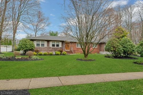 3 Pilgrim Dr, Succasunna, NJ, 07876-1061 | Card Image