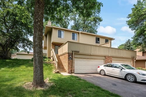 2113 Marquis Rd, Golden Valley, MN, 55427-3143 | Card Image