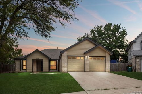 7708 Brunning Ct, Live Oak, TX, 78233-2643 | Card Image