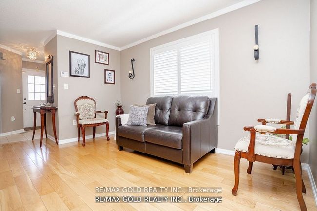 34 Jingle Cres, House attached with 4 bedrooms, 4 bathrooms and 2 parking in Brampton ON | Image 6
