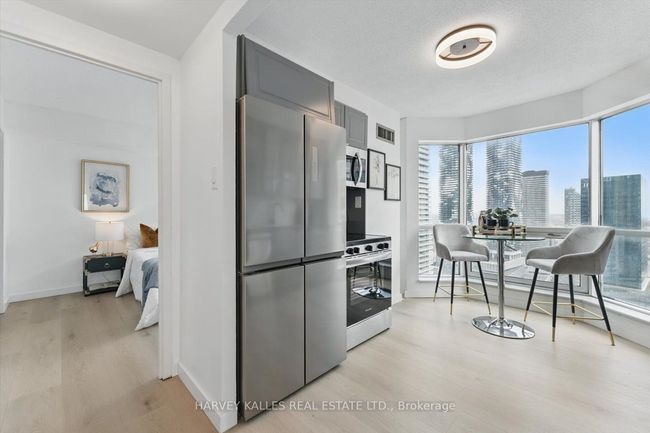 3211 - 10 Yonge St, Condo with 2 bedrooms, 2 bathrooms and null parking in Toronto ON | Image 11