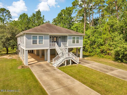 105 Poinsetta Loop, Pass Christian, MS, 39571-2224 | Card Image