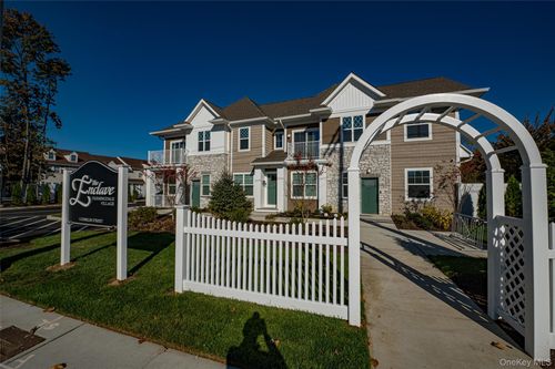 102-1 Conklin St, Farmingdale, NY, 11735-2502 | Card Image