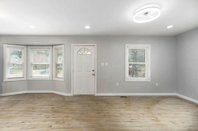 11706 Auburn St, House other with 3 bedrooms, 2 bathrooms and null parking in Detroit MI | Image 4