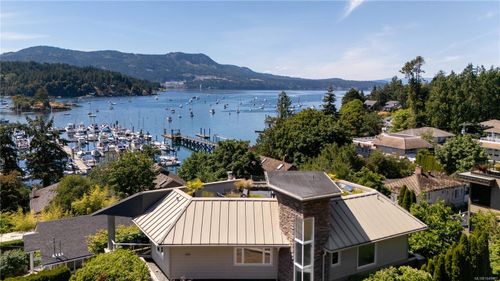 916 Grilse Lane, Central Saanich, BC, V8M1B5 | Card Image