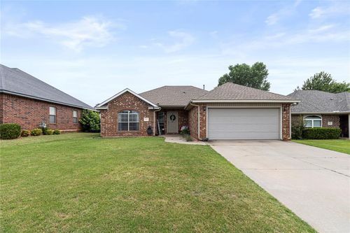 624 E Greenwood Ln, Mustang, OK, 73064-4608 | Card Image