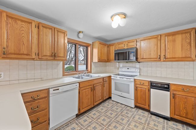 11 - 11 Highcrest Park, Condo with 2 bedrooms, 2 bathrooms and 2 parking in Webster MA | Image 12