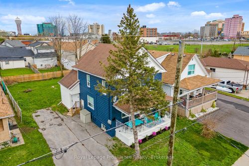 upper-5654 Desson Ave, Niagara Falls, ON, L2G3T2 | Card Image