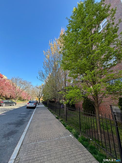 d10-40 Owen St, Hartford, CT, 06105-3281 | Card Image