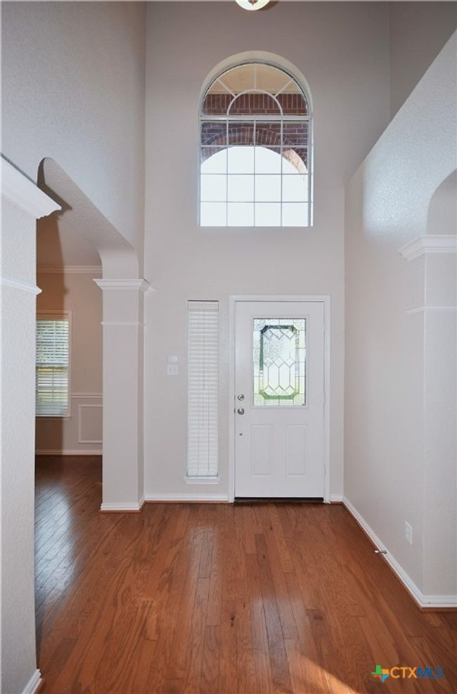 2-story Foyer | Image 7