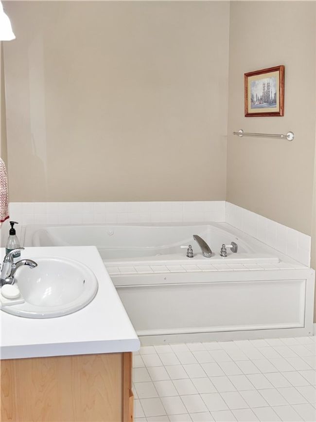 131 Linden Ct, Condo with 3 bedrooms, 3 bathrooms and 2 parking in Seven Fields PA | Image 11