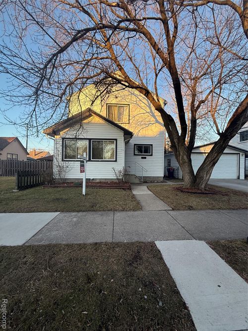 764 White Ave, Lincoln Park, MI, 48146-2895 | Card Image