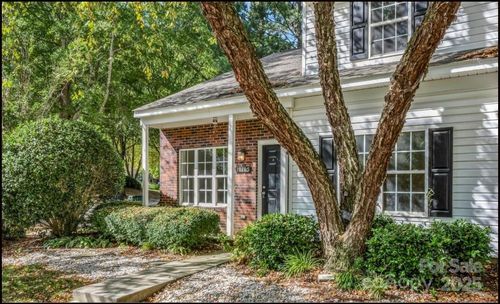 10105 Reindeer Way Ln, Charlotte, NC, 28216-0714 | Card Image