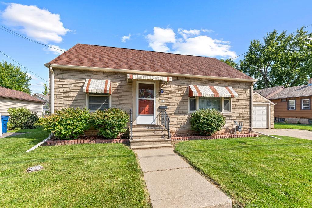 9th Ave, Oshkosh, WI 54902
